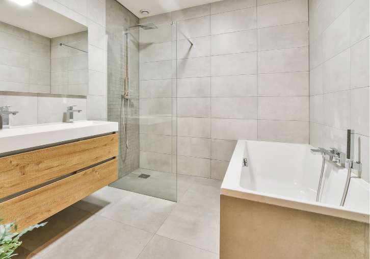 Modernes Badezimmer mit neuer Sanitärinstallation in Gießen – stilvolle Badgestaltung und fachgerechte Montage